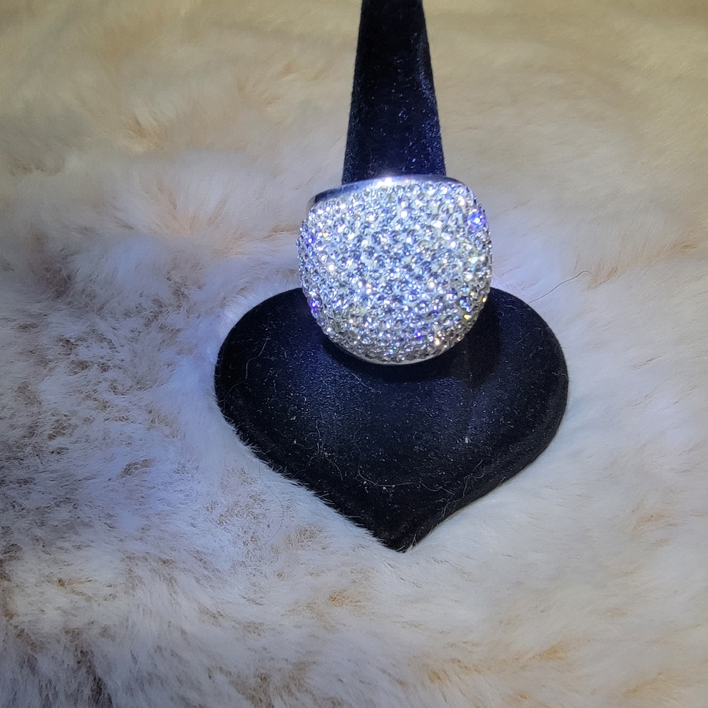 Crystal stone glitter ring in clear stones.  Size 6.